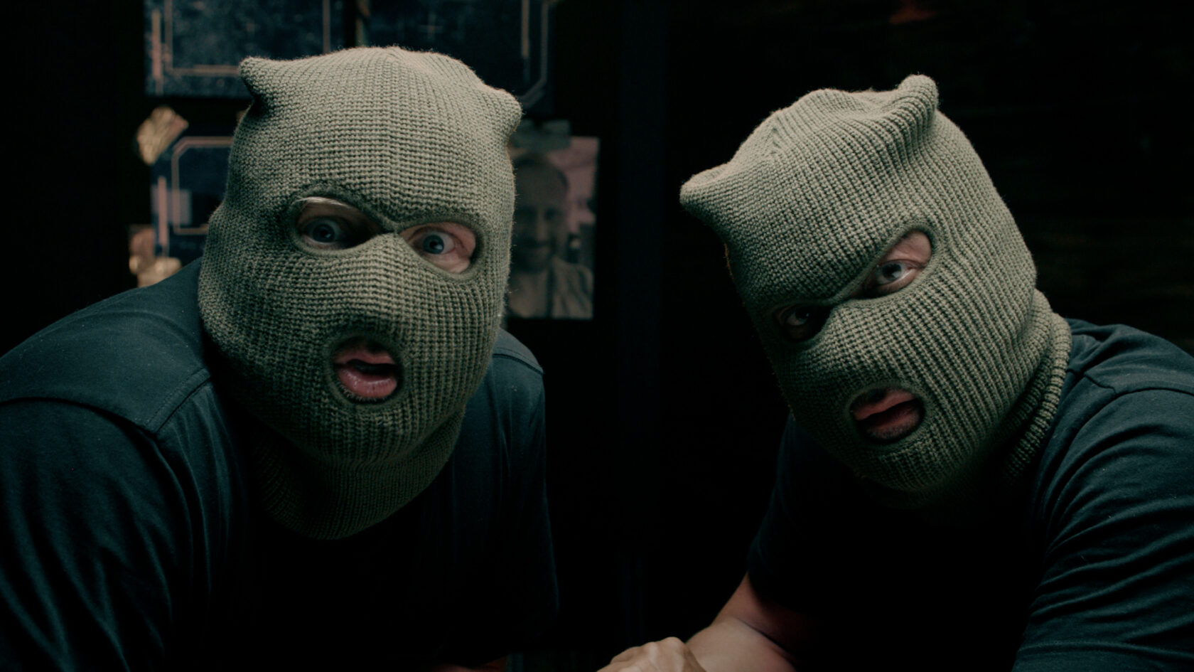 SAMANA_HEIST_PRORES_po kolorze.00_28_53_07.Still023