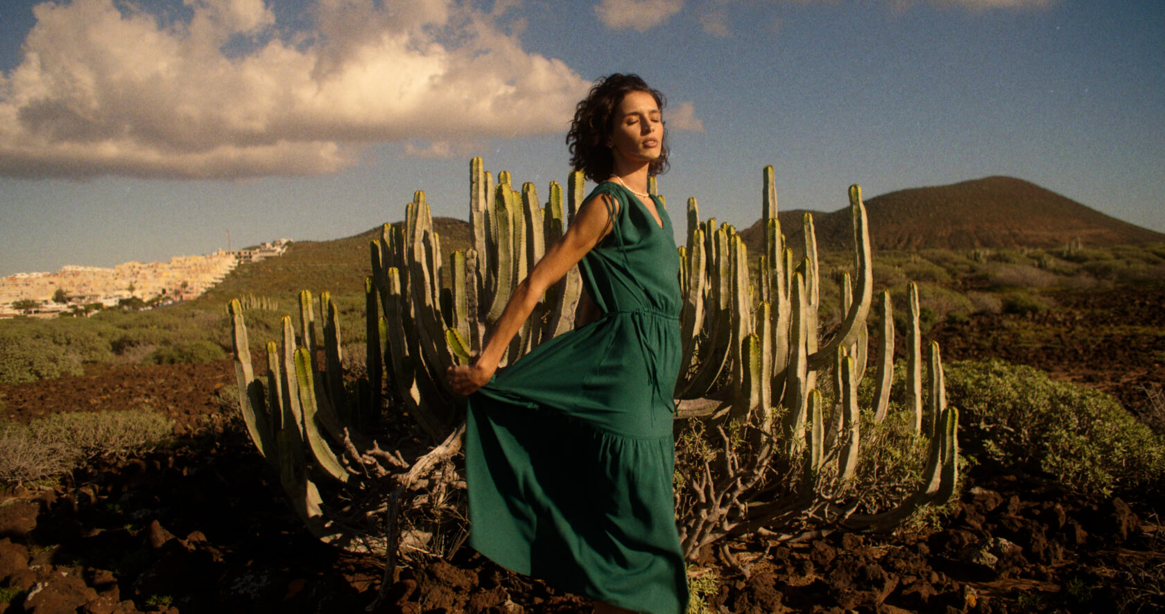 volcano_domki__prores 444_no logo_08_02_2023.00_00_03_01.Still001